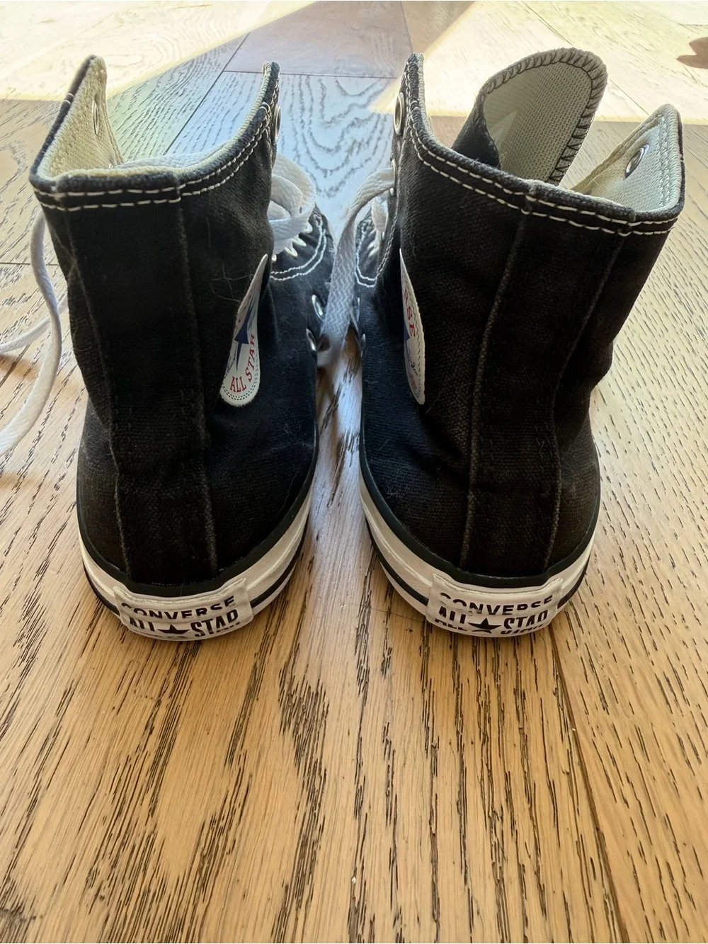 Converse Chuck Taylor All Star Kids High Top Sneakers in Black and White Sz 2.5